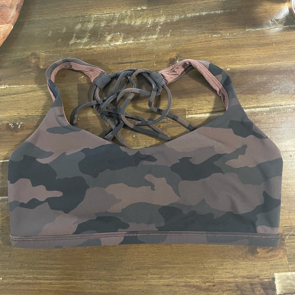 Lululemon free to be wild camo bra size 6